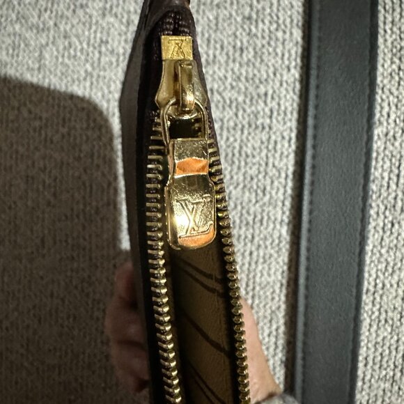 Louis Vuitton Monogram Pouch Wristlet Beige Inside Brand New! - Picture 5 of 8